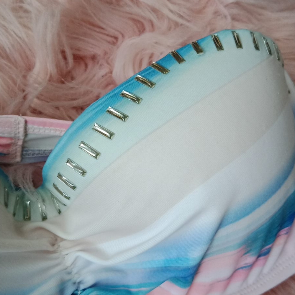 Bikini - Picture 14 of 16